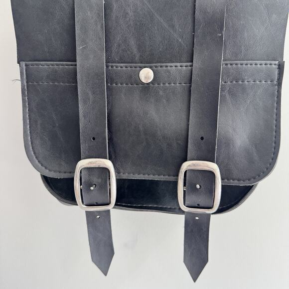 Willie and Max Black Leather Saddlebag Motorcycle CP - Picture 3 of 6